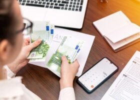 Зарплати в б’юті: скільки платять у Києві, Львові та Варшаві? Зарплати в б’юті: скільки платять у Києві, Львові та Варшаві?